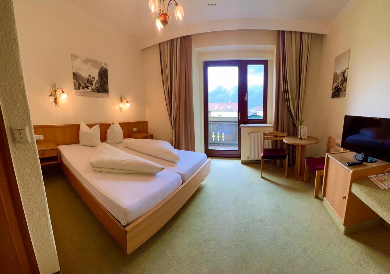 Hotel Zum Lamm Tarrenz Exterior photo