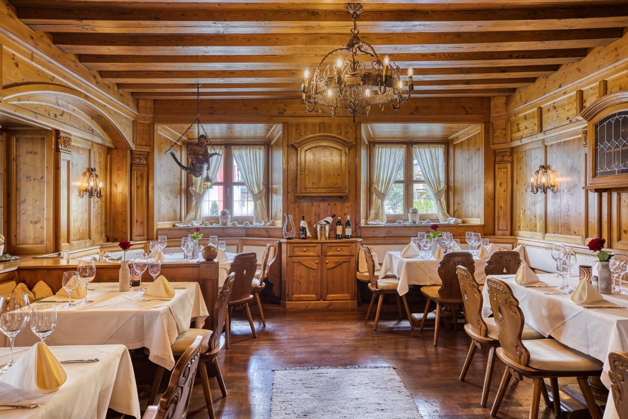 Hotel Zum Lamm Tarrenz Exterior photo