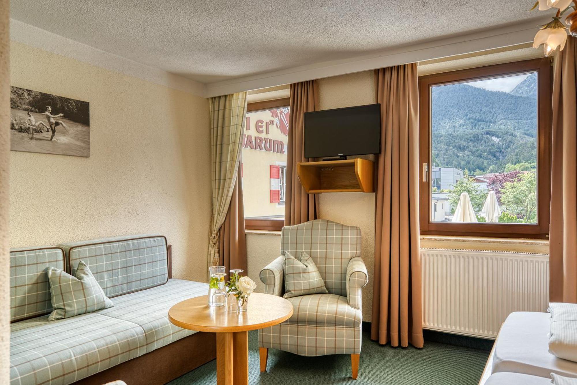 Hotel Zum Lamm Tarrenz Exterior photo
